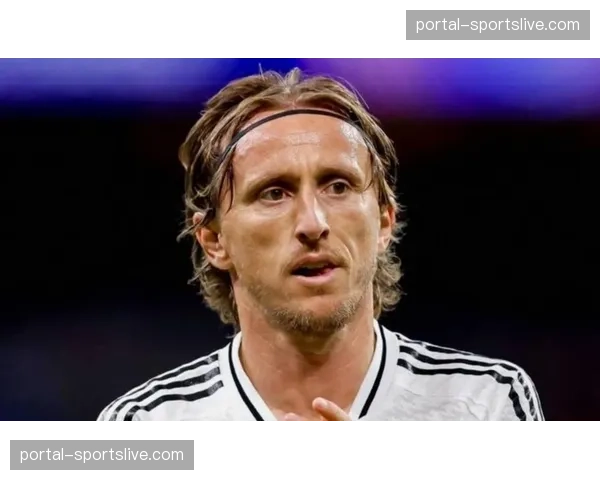 比赛第78分钟，皇马做出换人调整，莫德里奇换下克罗斯