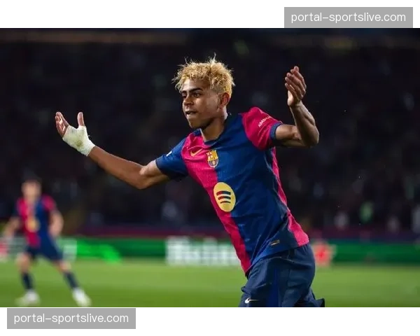 场边瞬间:赫罗纳主帅米歇尔因一次边路界外球判罚与第四官员激烈交流 场边瞬间:赫罗纳主帅米歇尔因一次边路界外球判罚与第四官员激烈交流